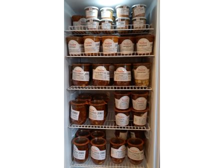 Wurstwaren i Kühlschrank