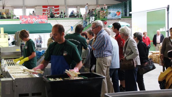 Hoffest: Informationen zum Spargelsortieren