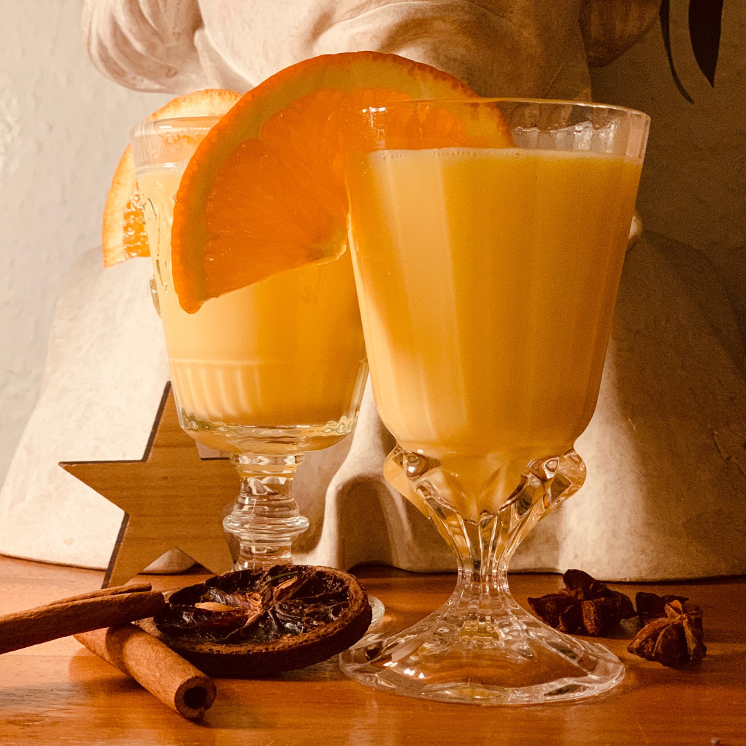 Eierpunsch mit Dekoration