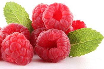 Himbeeren für ein Himbeer-Joghurt-Sorbet
