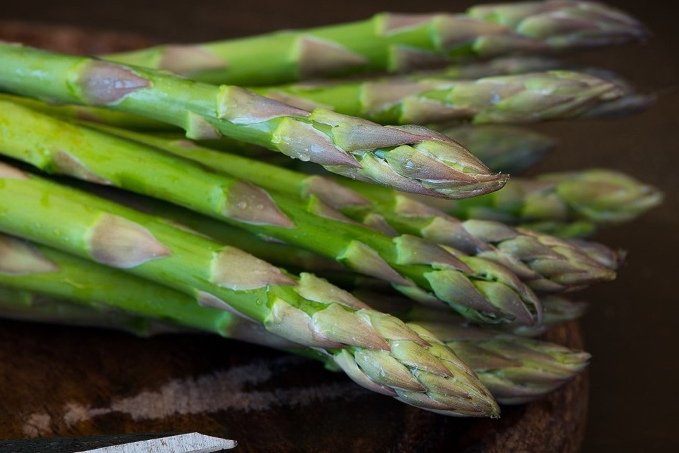 Karamellisierter Pfannenspargel