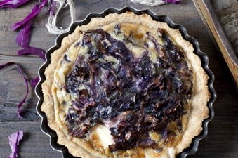 Rotkohltarte mit Ziegenkäse